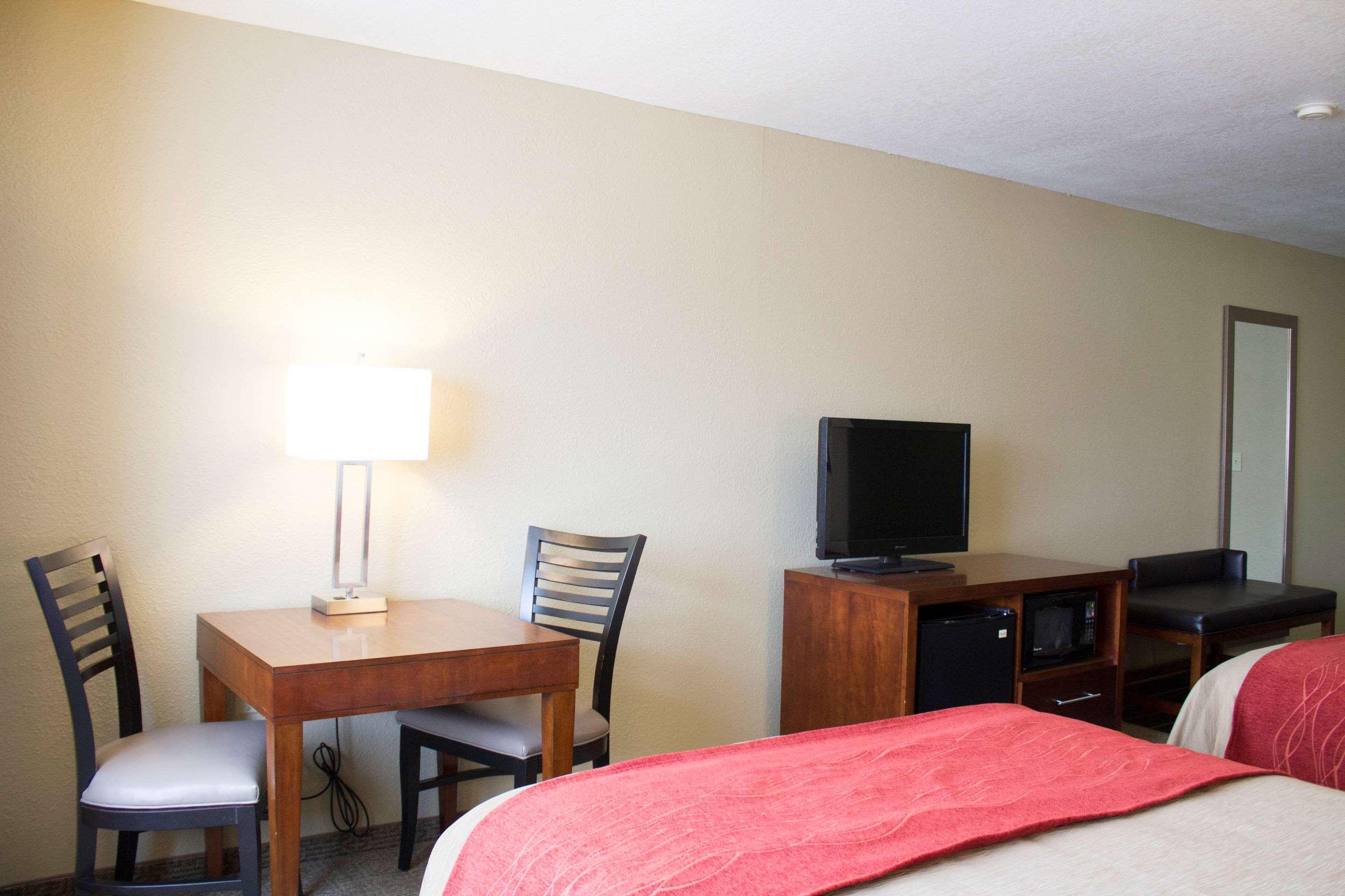Comfort Inn River'S Edge Huron Buitenkant foto