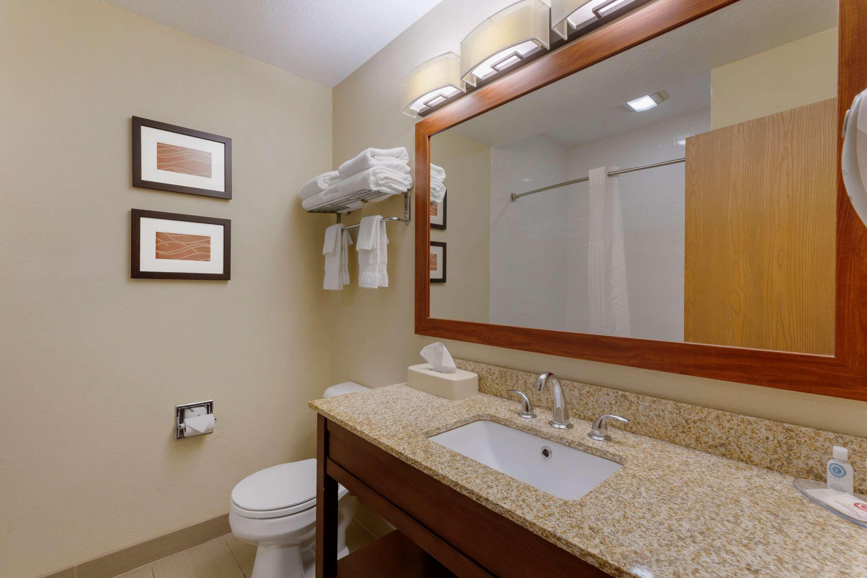 Comfort Inn River'S Edge Huron Buitenkant foto