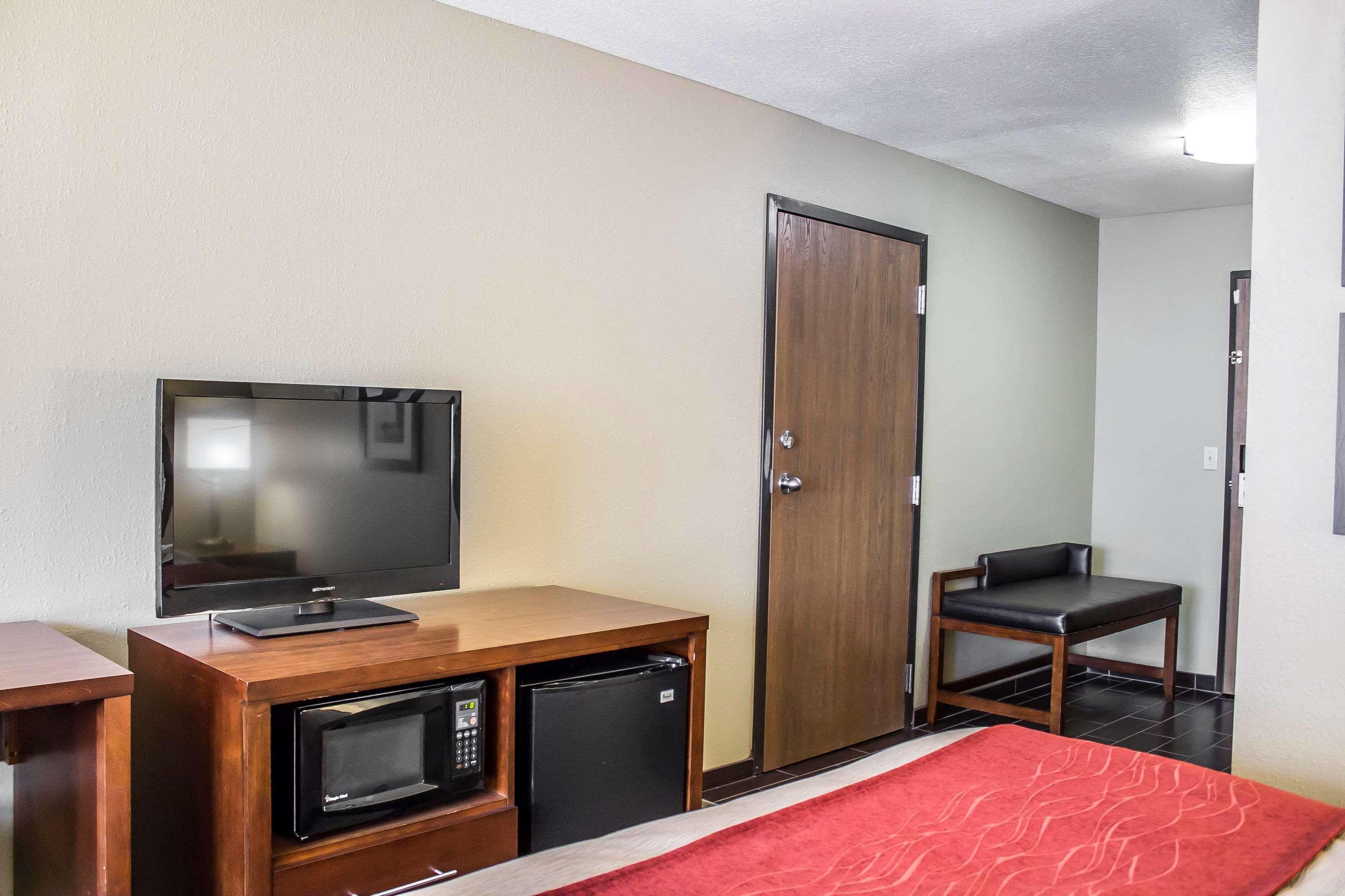Comfort Inn River'S Edge Huron Buitenkant foto