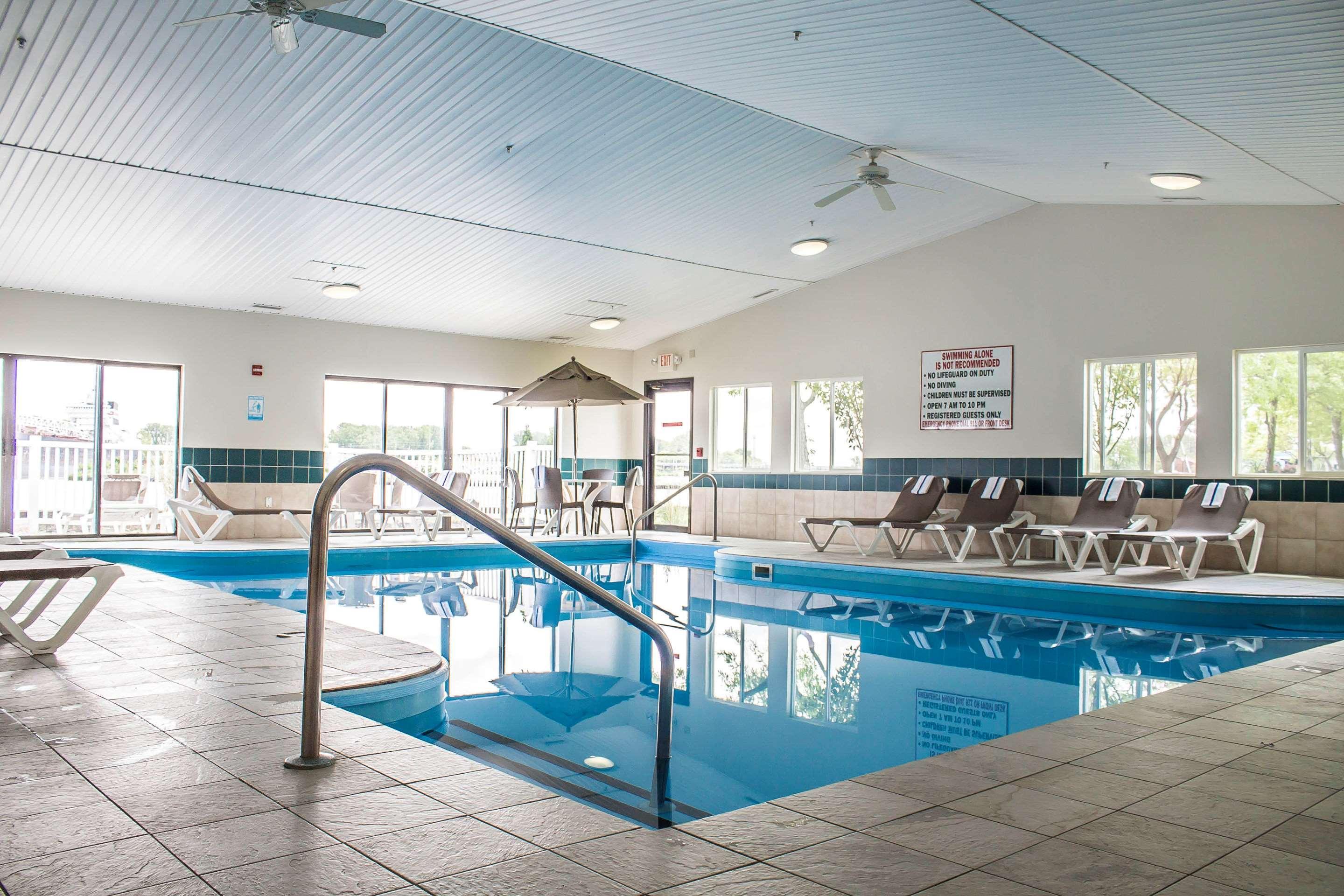 Comfort Inn River'S Edge Huron Buitenkant foto