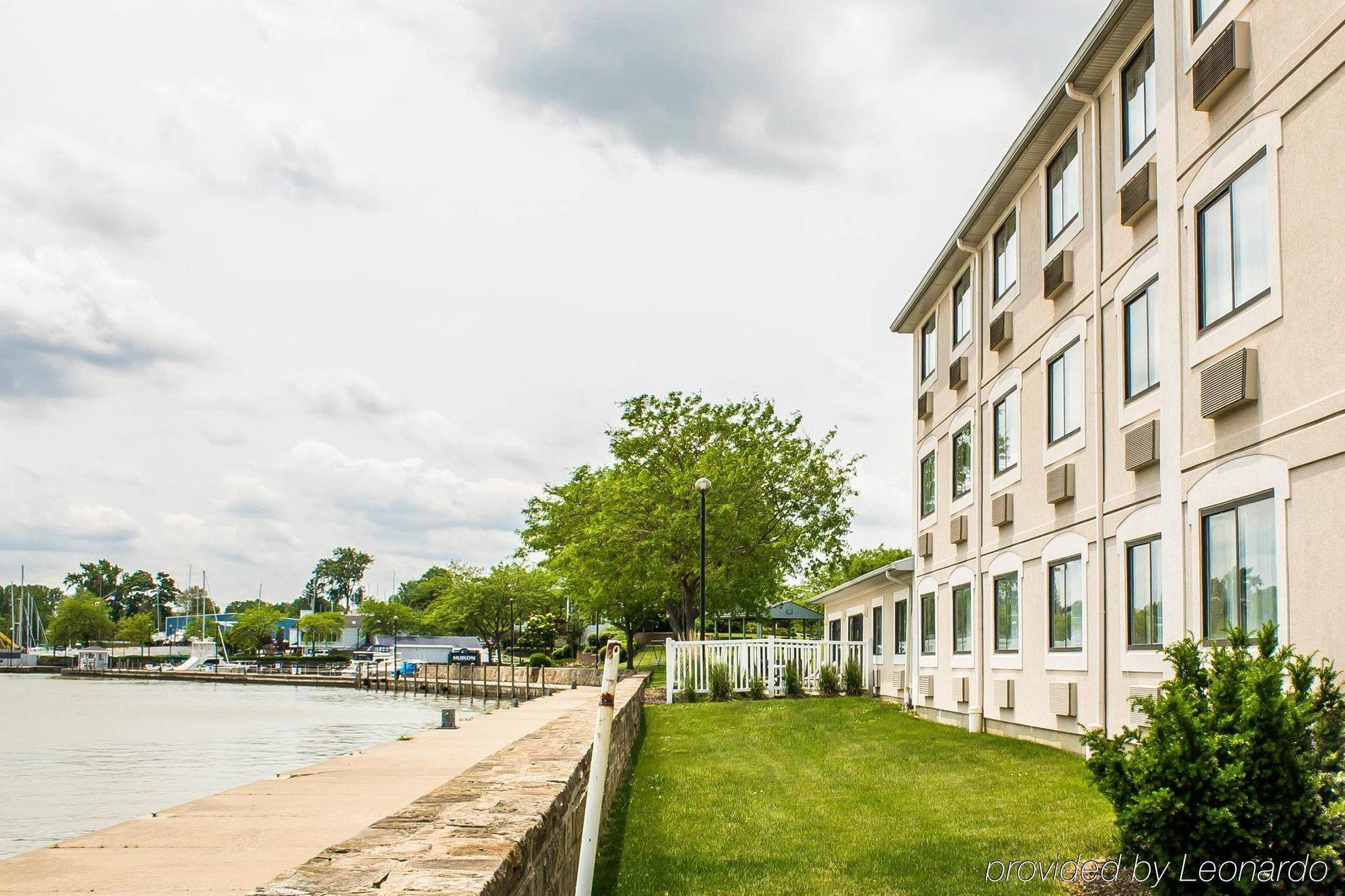 Comfort Inn River'S Edge Huron Buitenkant foto